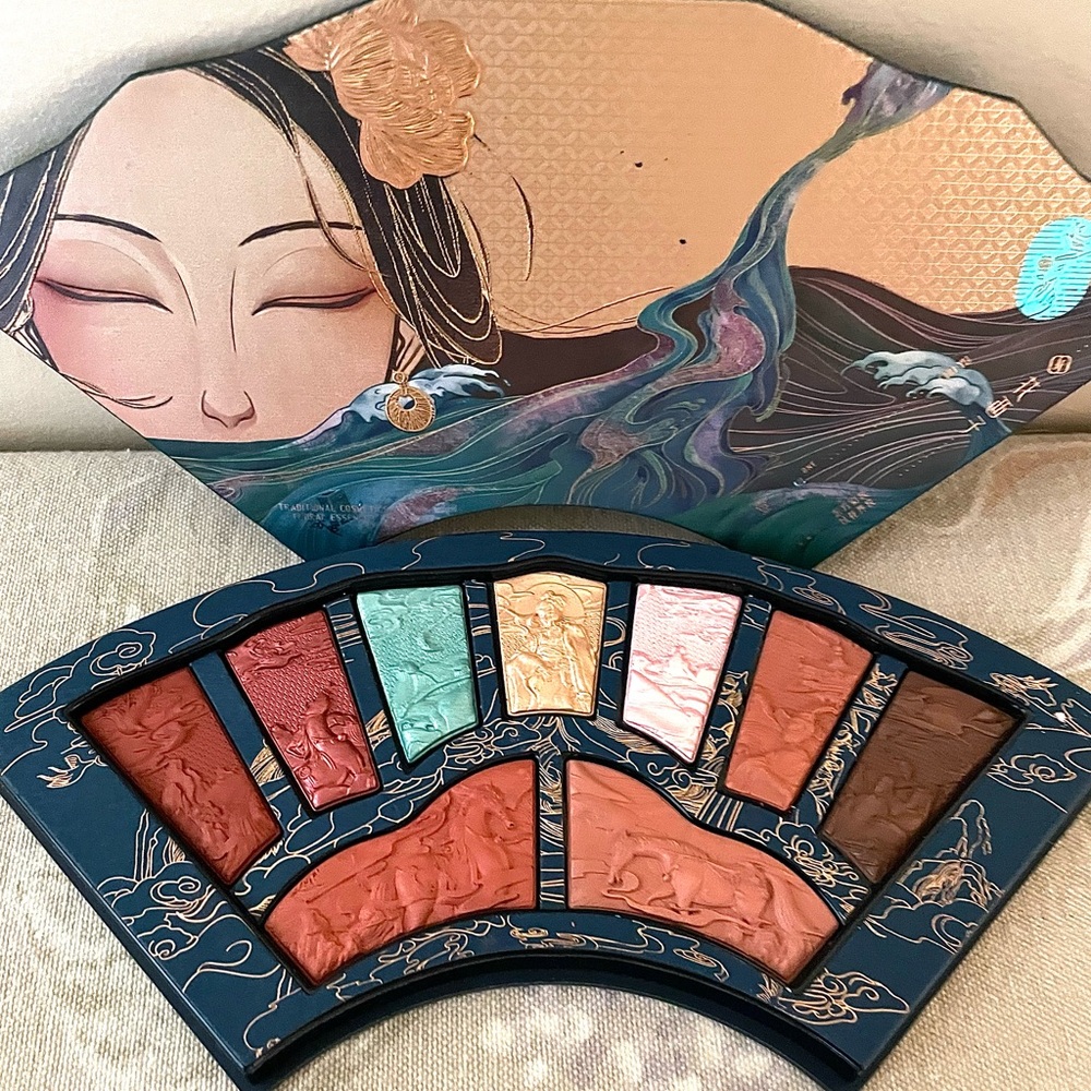 FLORASIS🌸Makeup Palette Embossed